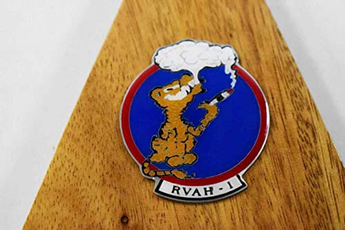 Squadron Nostalgia LLC RVAH-1 Smokin’ Tigers RA-5C Vigilante Model 1/50 Scale Multi-Colored