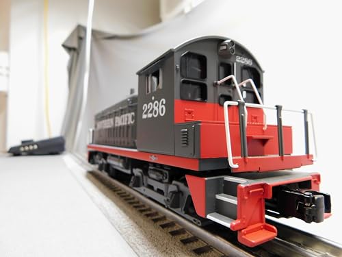 M.T.H. Electric Trains RailKing Southern Pacific SW1200 Diesel Engine #2286 O Gauge Gray