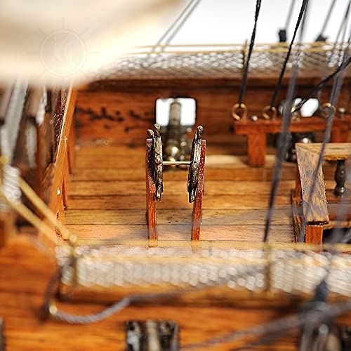 Old Modern Handicrafts HMS Victory Model Ship with Display Case Multicolor
