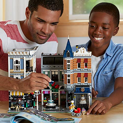 LEGO Creator Expert Assembly Square 10255 Building Kit Multicolor