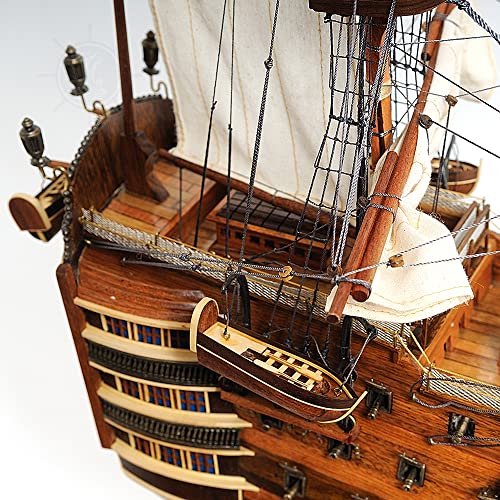 Old Modern Handicrafts HMS Victory Model Ship with Display Case Multicolor